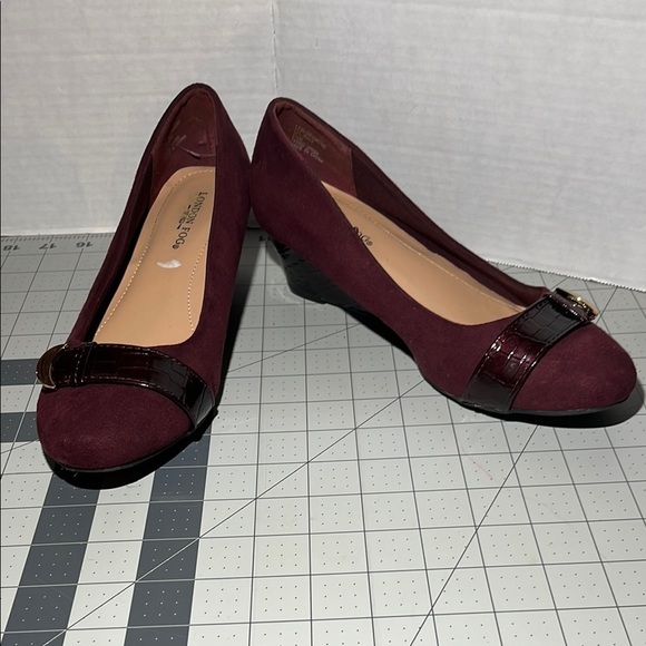London Fog Maroon Flats with Buckle Detail - Picture 6 of 9